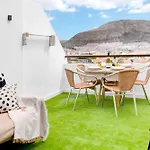 Sea View, 5min Beach, Wifi, Pool, Center, Dolphin Excursions, Kids Friendly Los Cristianos (Tenerife)