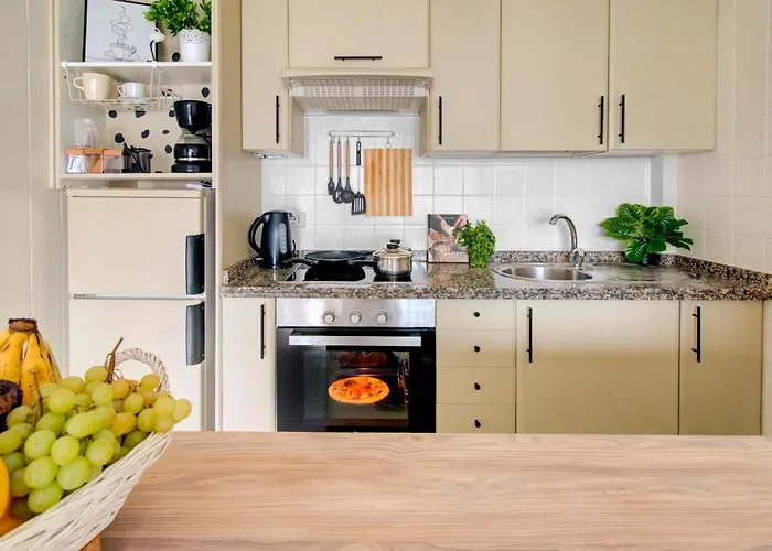 Sea View, 5min Beach, Wifi, Pool, Center, Dolphin Excursions, Kids Friendly Appartamento Los Cristianos (Tenerife)